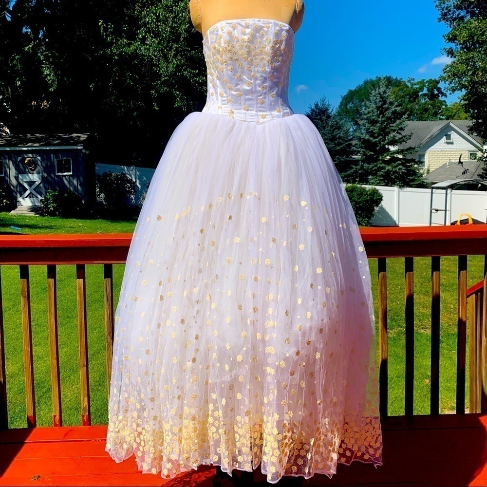 Sweet 16 strapless ball gown sequin 7 layer princess dress medium women’s white